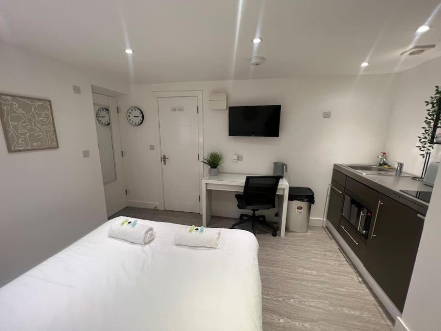 2 Flat, 50m From Airbus Apartament Bristol